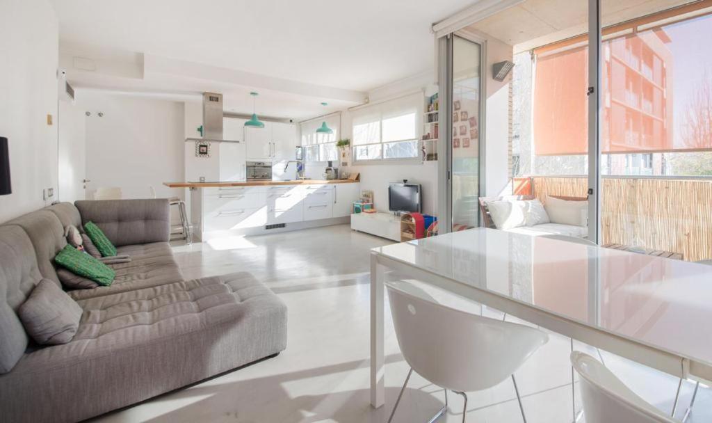 Magnificent Apartment Close To The Beach Sant Adria de Besos Exterior photo