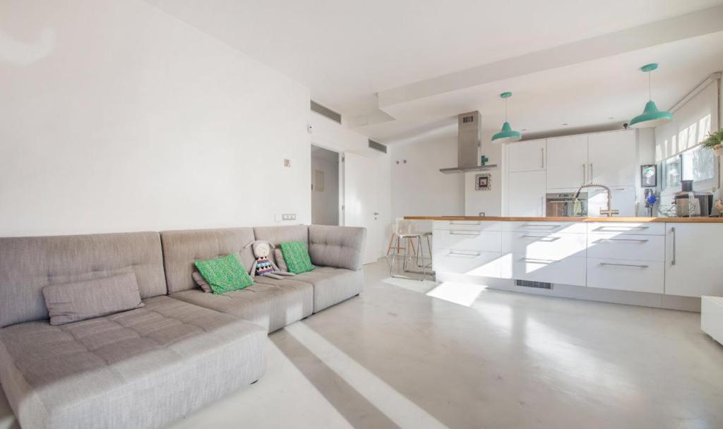 Magnificent Apartment Close To The Beach Sant Adria de Besos Exterior photo